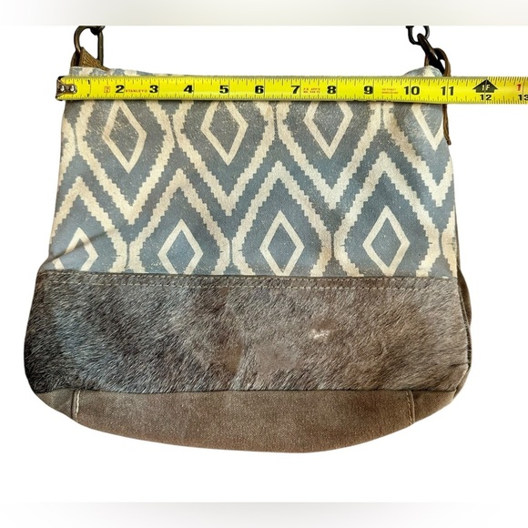 MYRA Agate Shoulder Bag​ - Picture 3 of 14